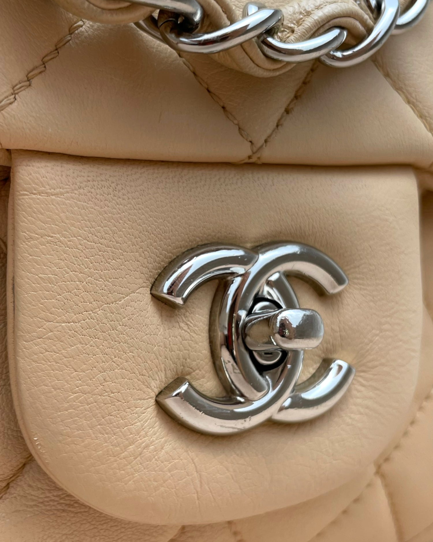 Chanel Timeless Classique Jumbo Lammleder Beige